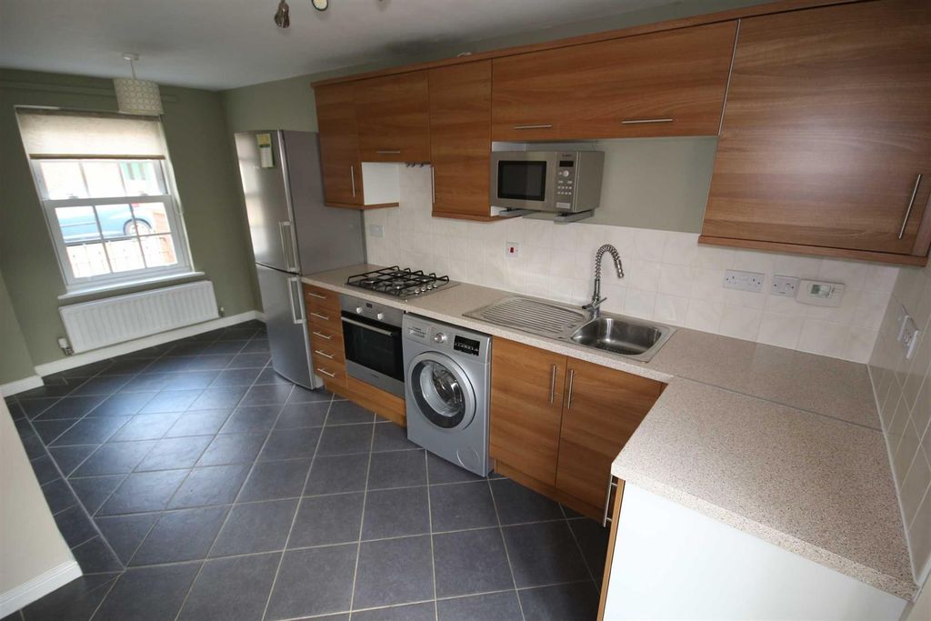 Property photo 2 of 8