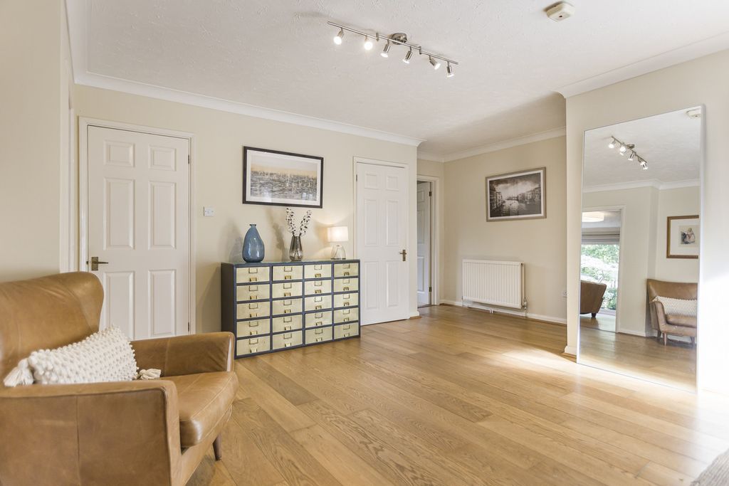 Property photo 3 of 34