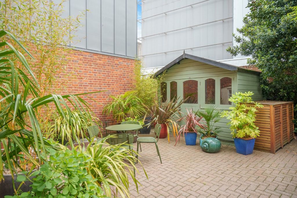 Property photo 2 of 20 Courtyard/Parking