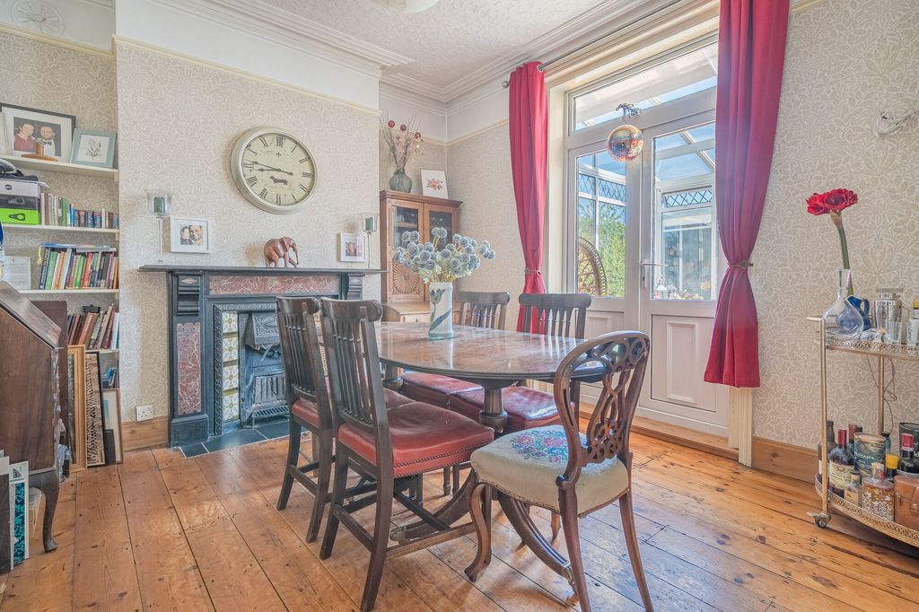Property photo 3 of 25 Dining Room