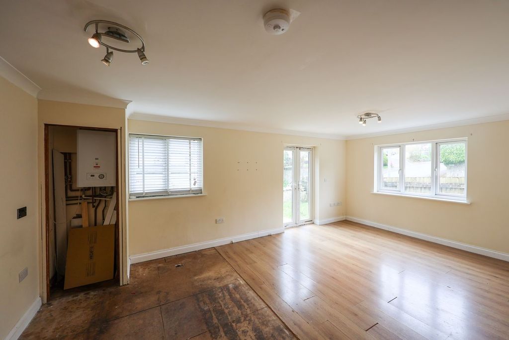 Property photo 3 of 11