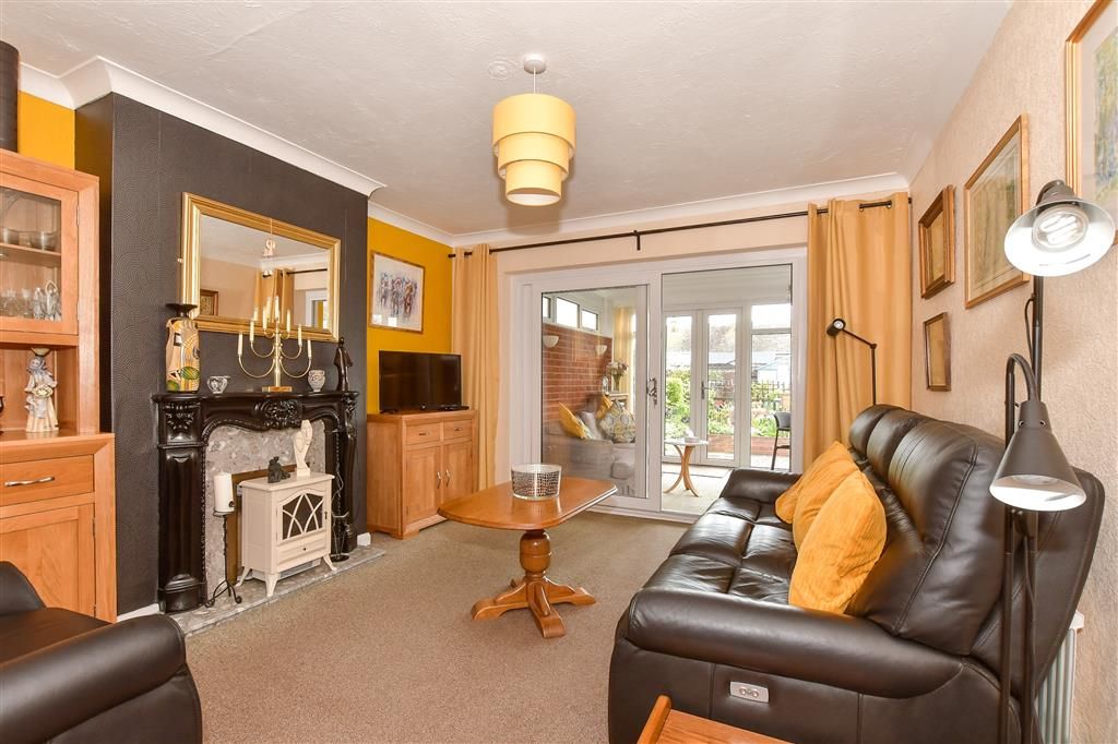 Property photo 3 of 13 Lounge