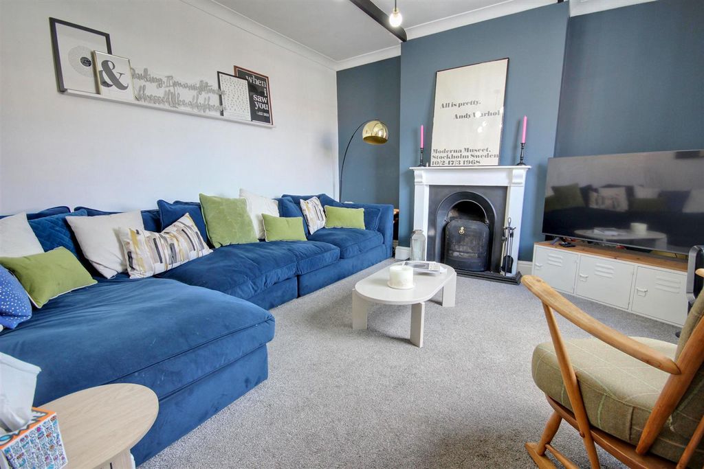 Property photo 2 of 13 Img_0019-Img_0021_Lzn.Jpg