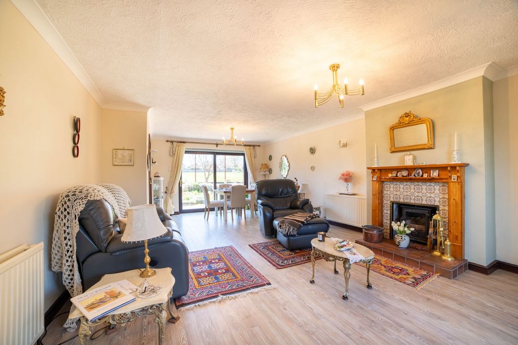 Property photo 3 of 25 Reception 1