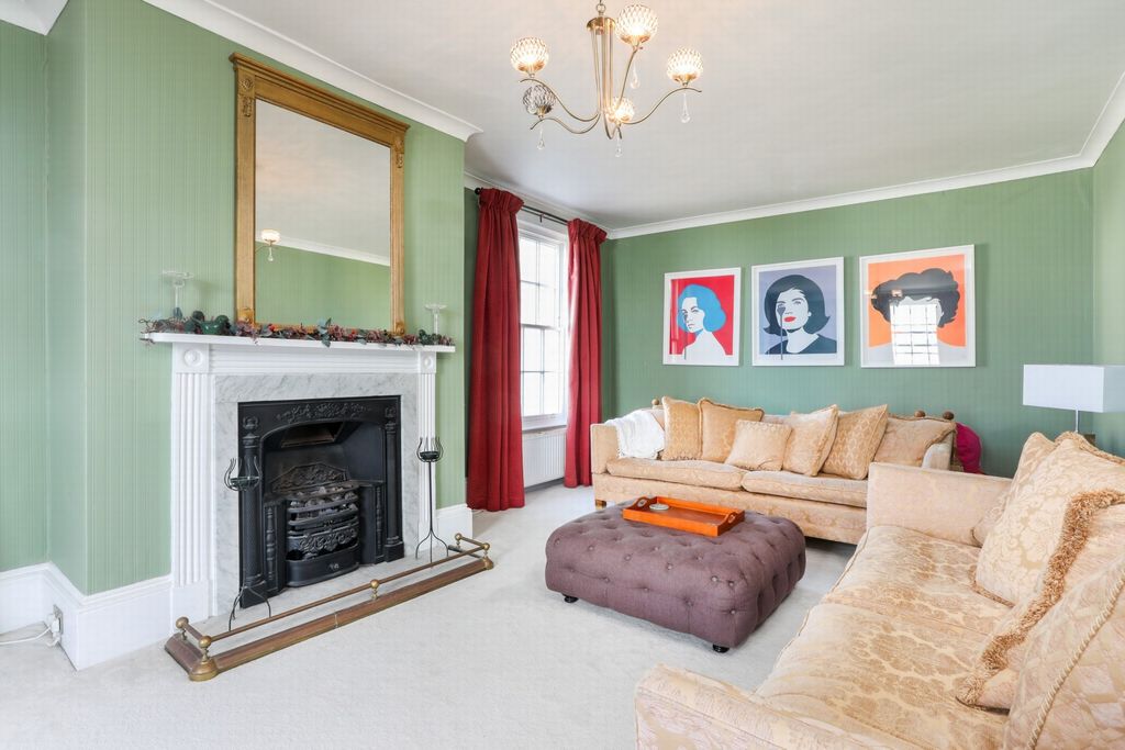 Property photo 3 of 28 Sitting Room
