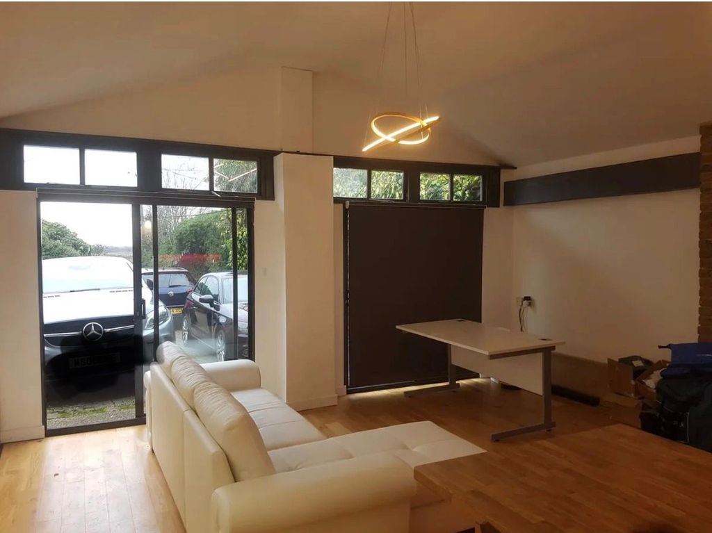 Property photo 1 of 9 One-Bedroom Furnished Apartment To Rent