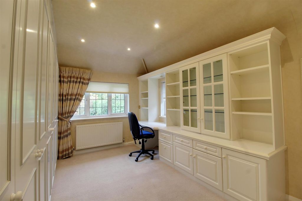 Additional image 17 of 4 bed detached house for saleBrookmans Avenue, Brookmans Park AL9