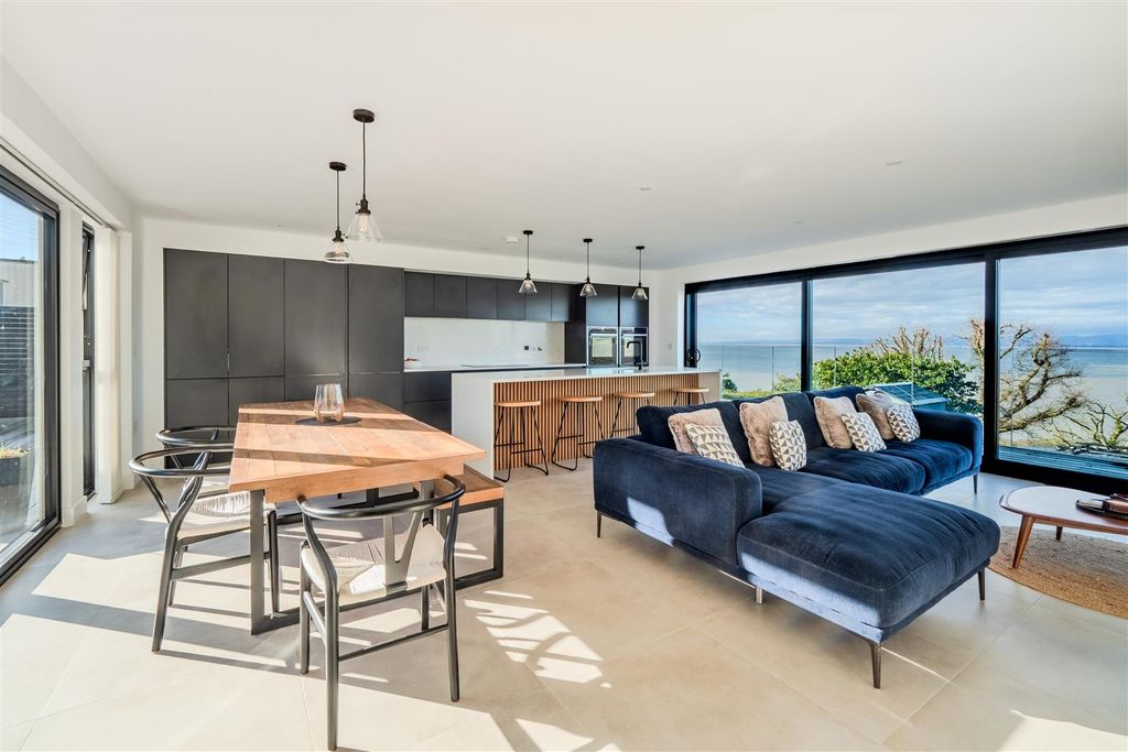 Property photo 2 of 27