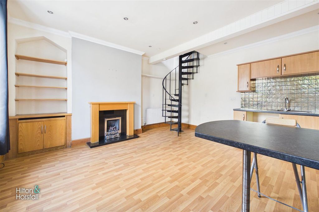 Property photo 2 of 11 Harry Street