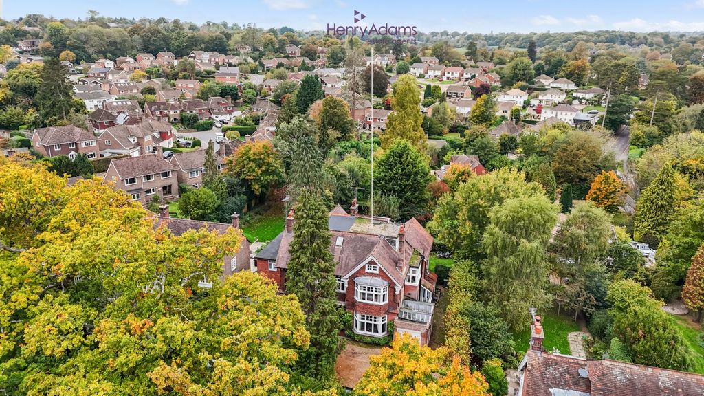 Property photo 2 of 31