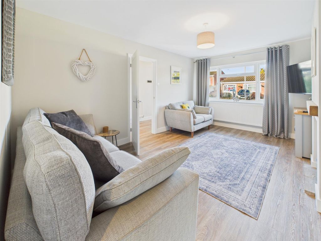 Property photo 2 of 16 Lounge