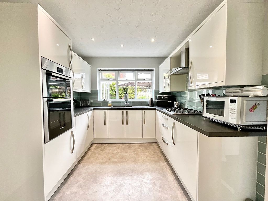 Property photo 3 of 32