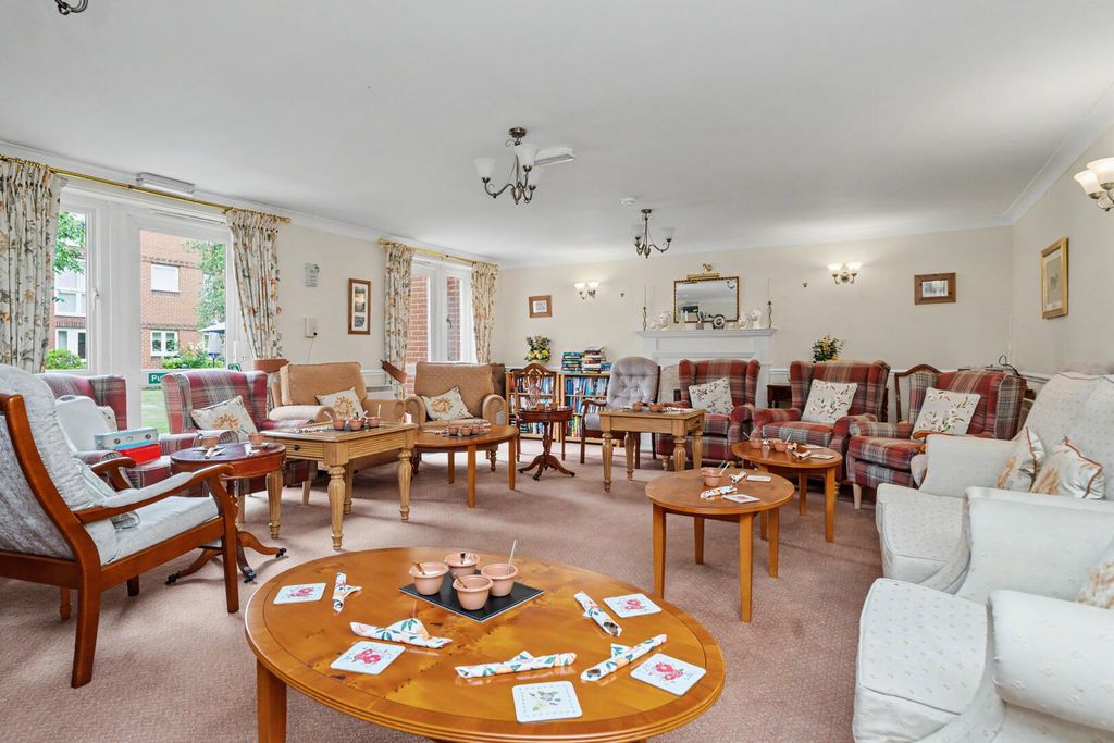 Property photo 3 of 12 Communal Lounge