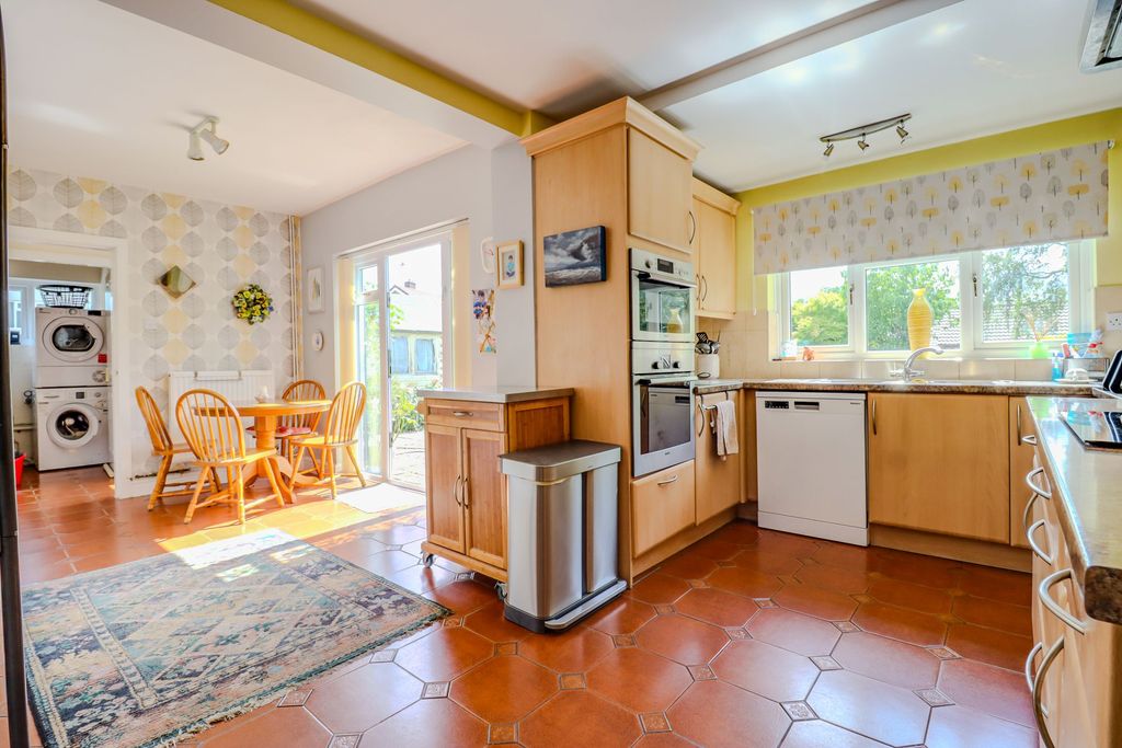Property photo 2 of 30