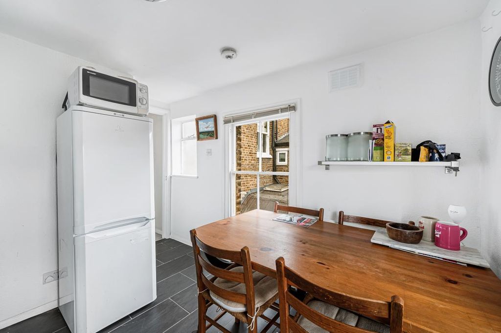 Property photo 3 of 6 Fff 138 Dalling Road-4.Jpg