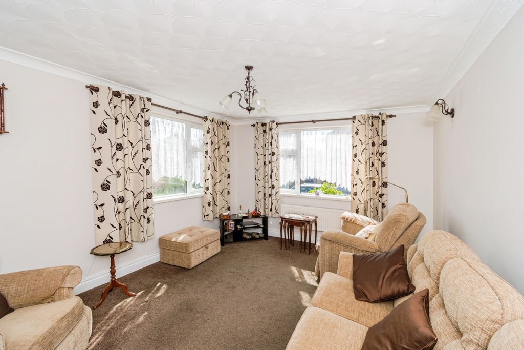 Property photo 2 of 17 Photo