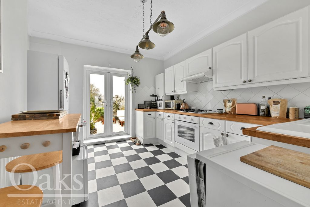 Property photo 1 of 11 Kitchen