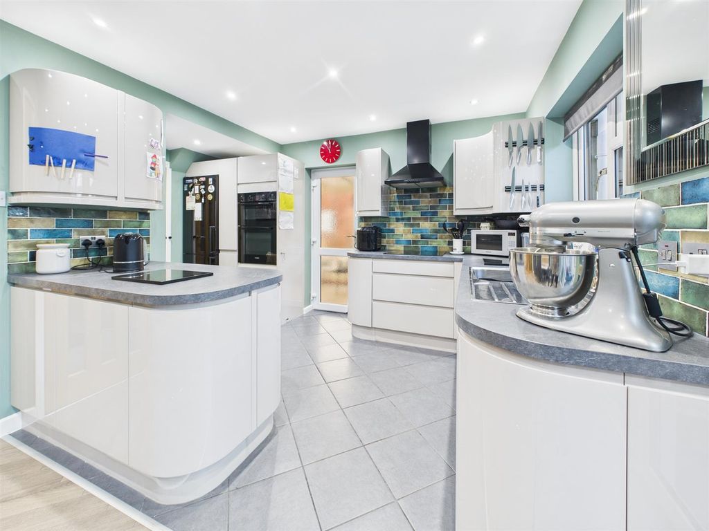 Property photo 2 of 24