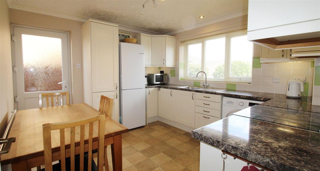 Property photo 2 of 13 Kitchen / Diner