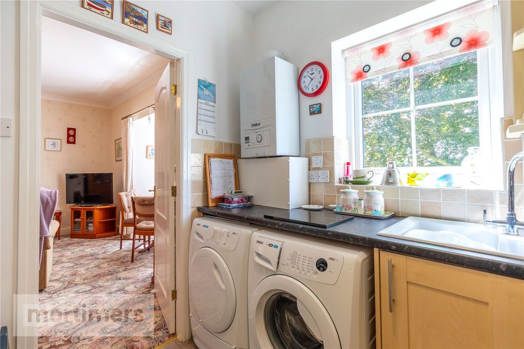 Property photo 3 of 14 Kitchen