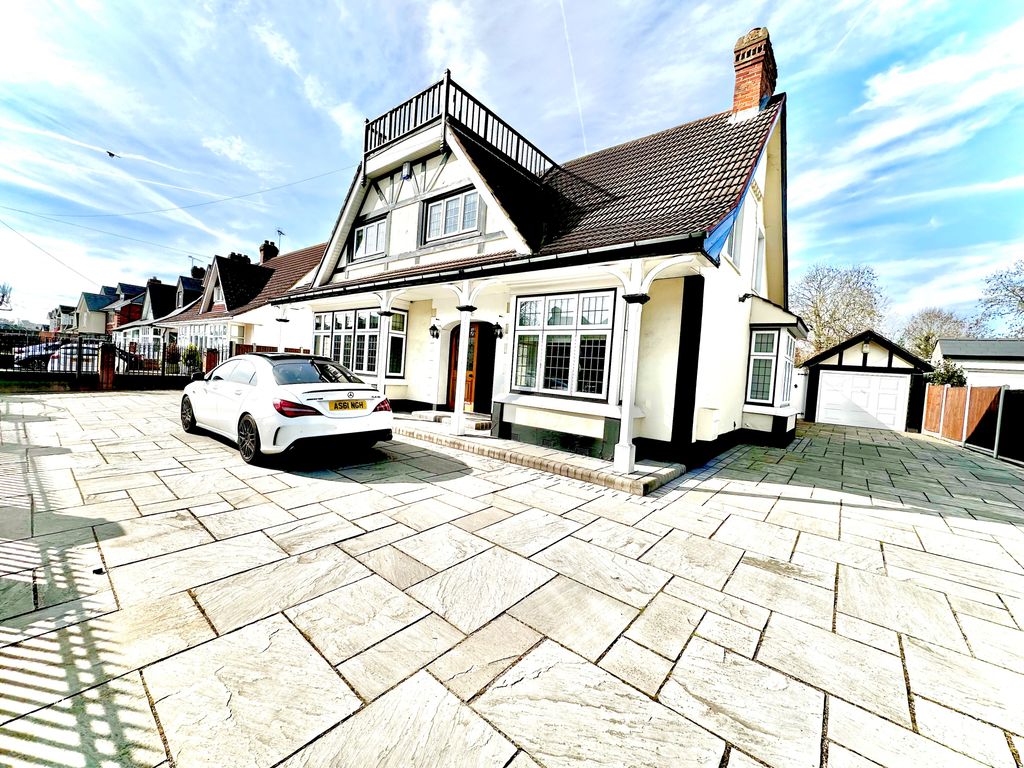 Property photo 2 of 18