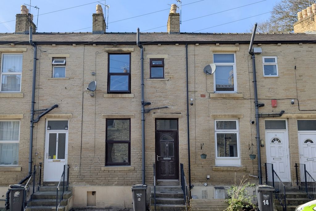 Property photo 1 of 8 West St Ewemove Bailiff Bridge (9)