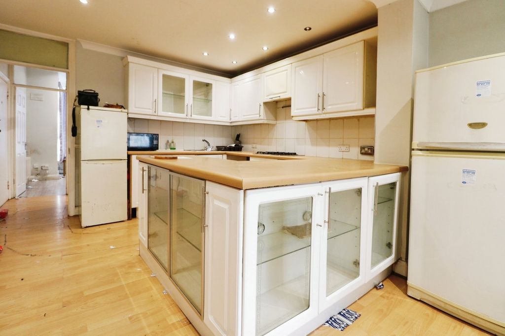 Property photo 3 of 15 Kitchen Area
