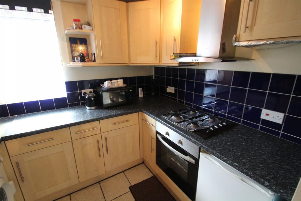 Property photo 2 of 7 Kitchen.Jpg