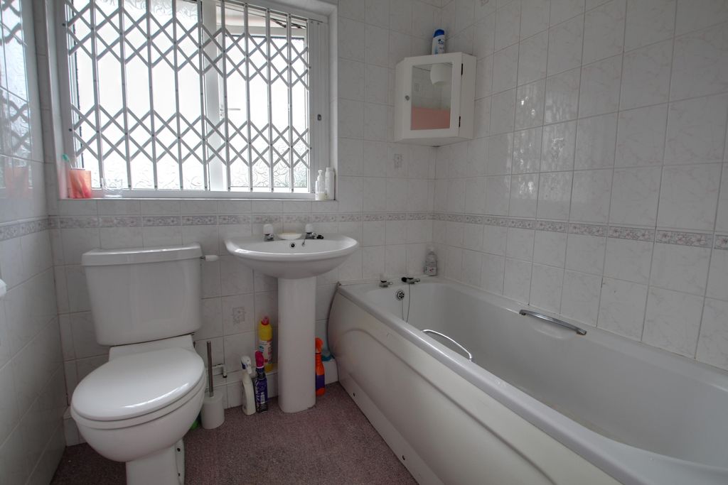 Property photo 3 of 14 Bathroom