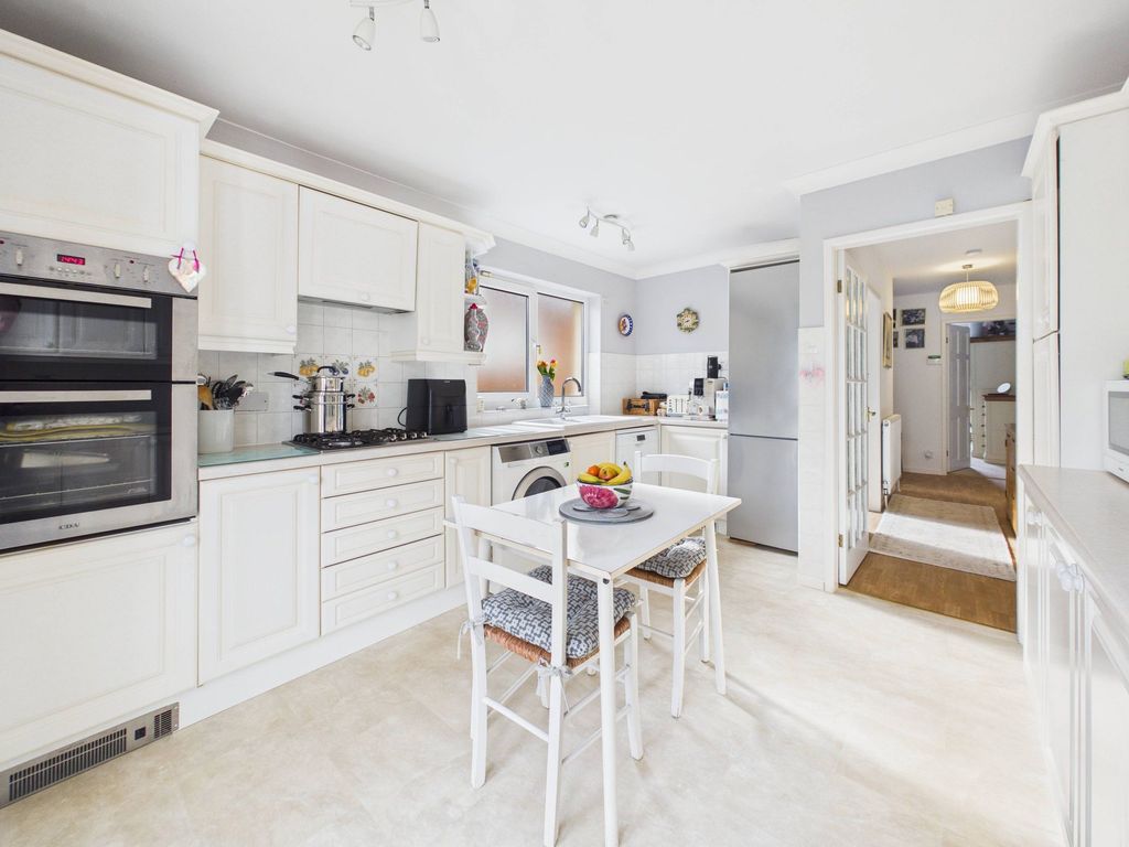 Property photo 3 of 19 Dining Kitchen