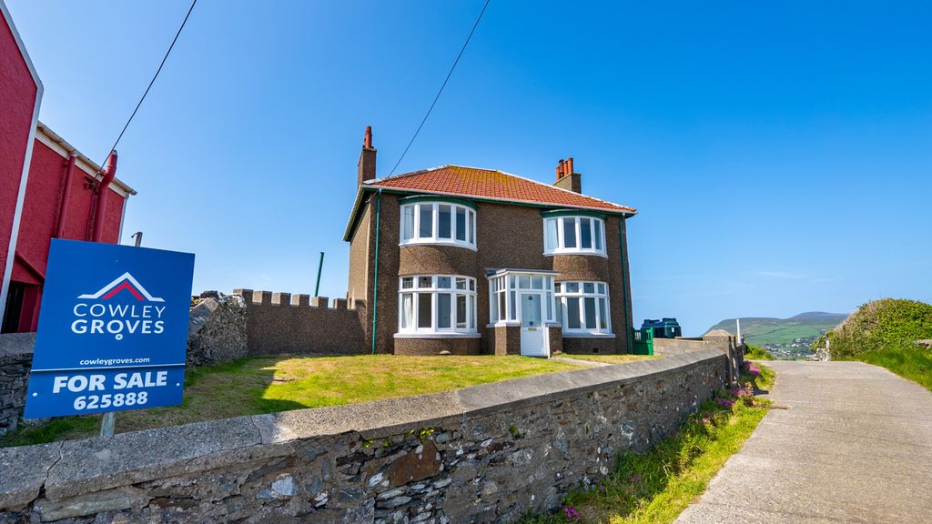 Property photo 2 of 32