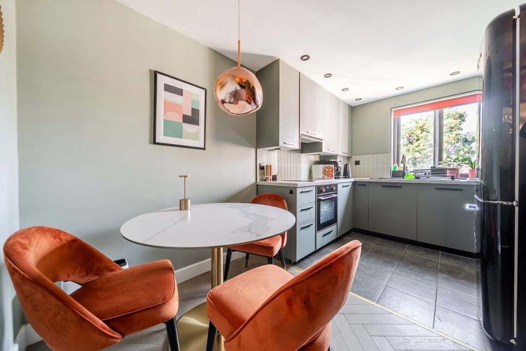 Property photo 2 of 17 1486400-10-6A47c7...