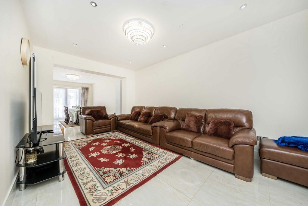 Property photo 2 of 9