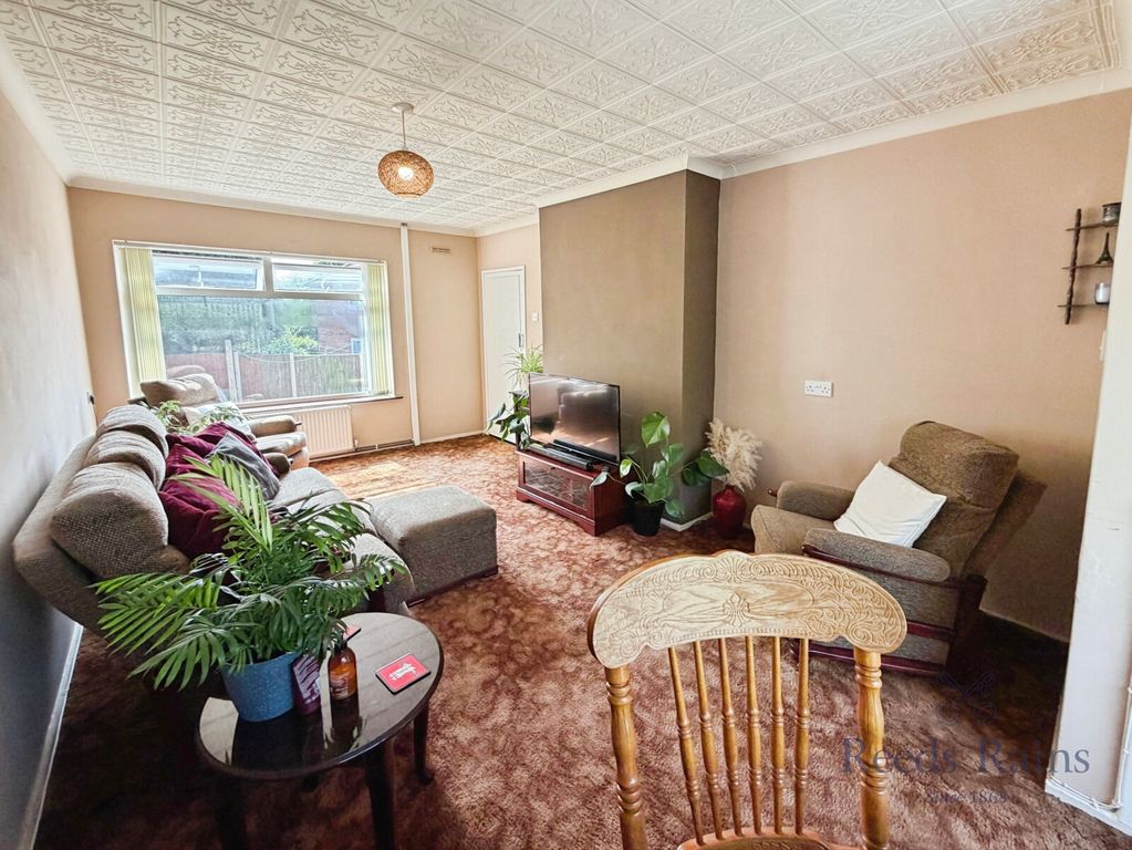 Property photo 3 of 15 Lounge