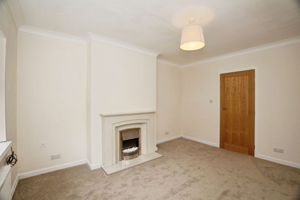 Property photo 2 of 18 Lounge