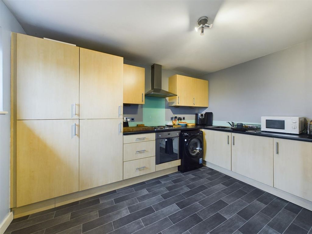 Property photo 2 of 9 Kitchen