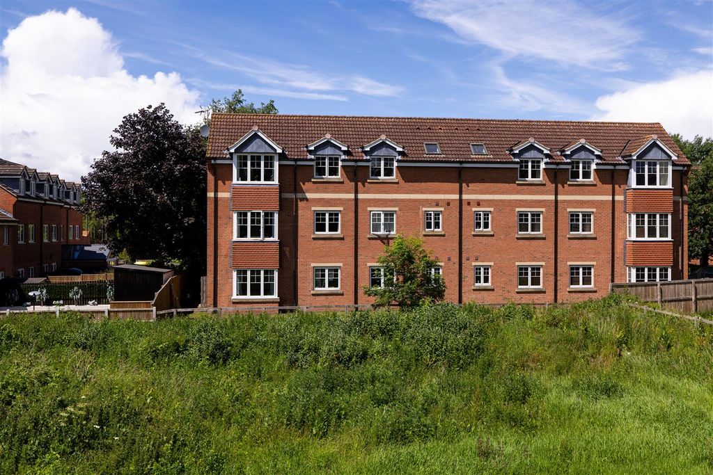 Property photo 1 of 14 External
