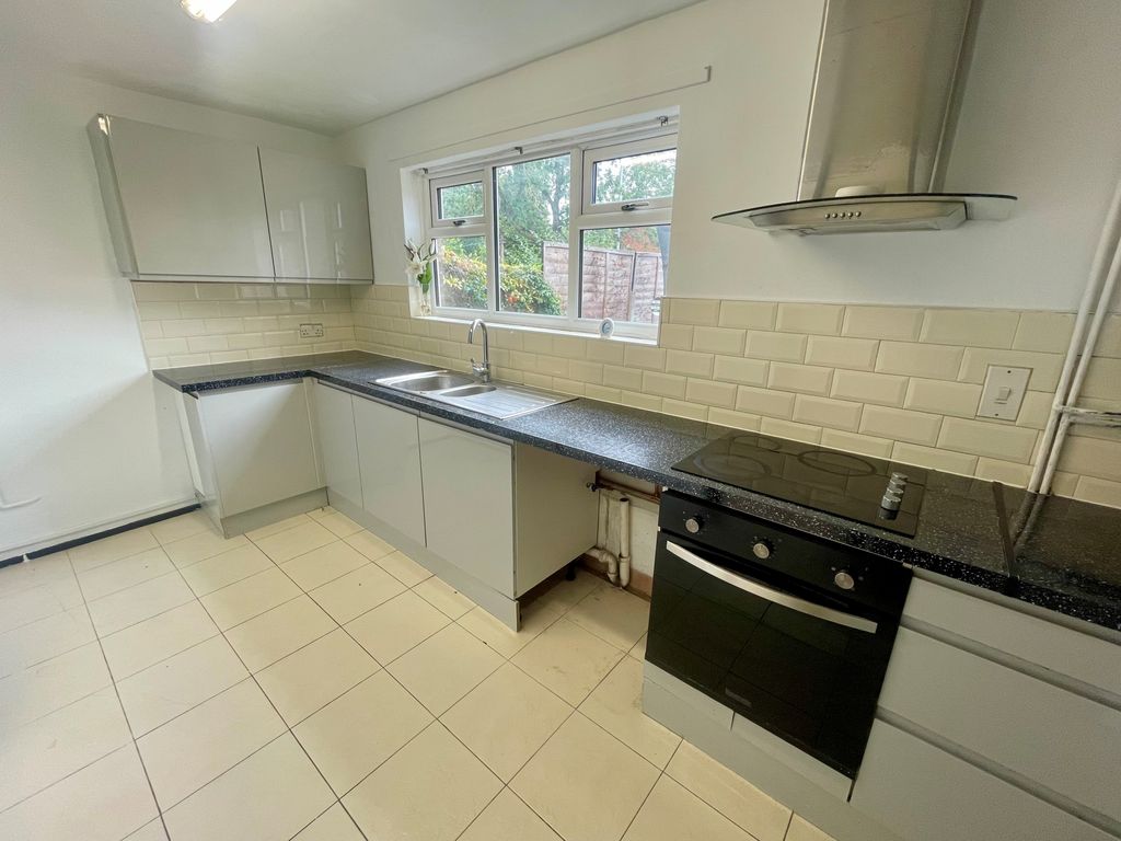 Property photo 2 of 10 Kitchen