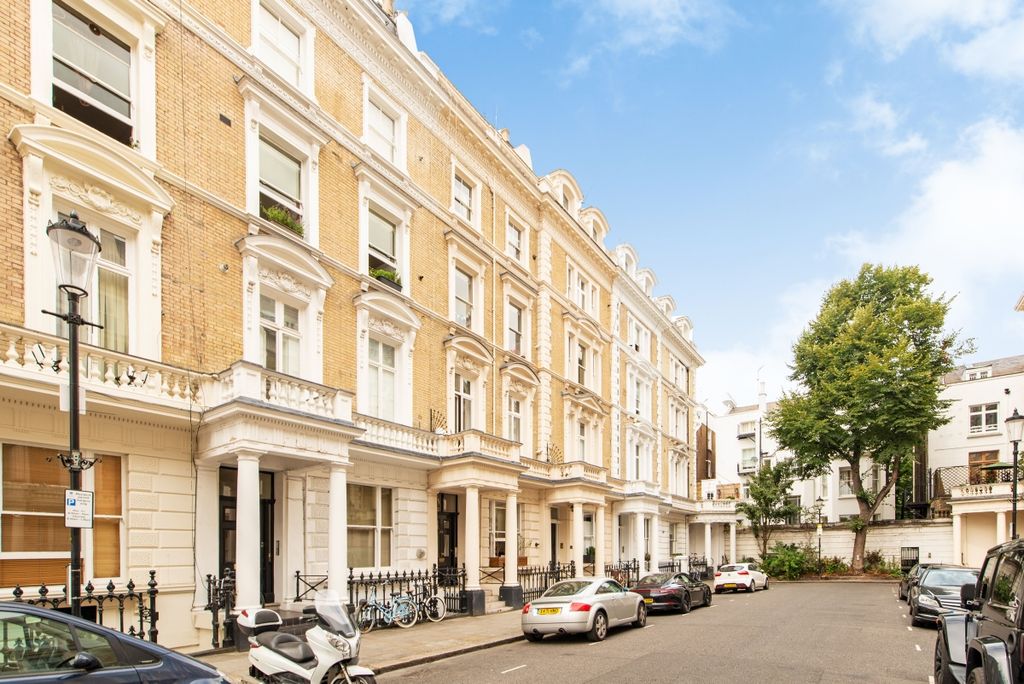 Property photo 2 of 12 External