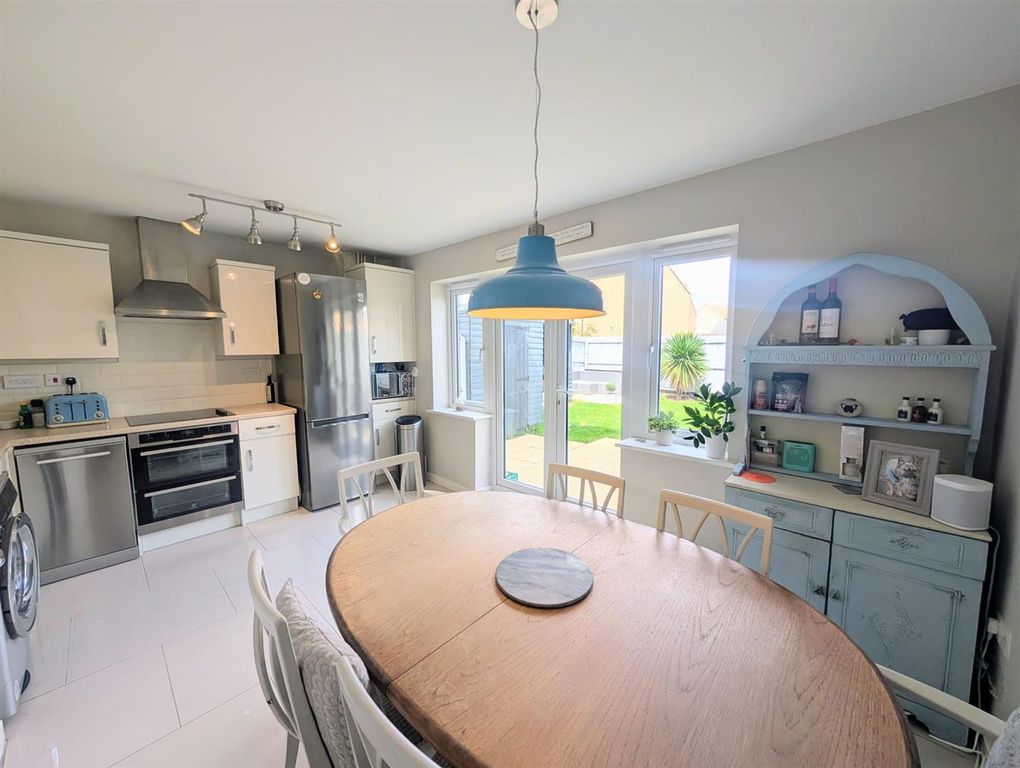 Property photo 2 of 12 Kitchen / Diner