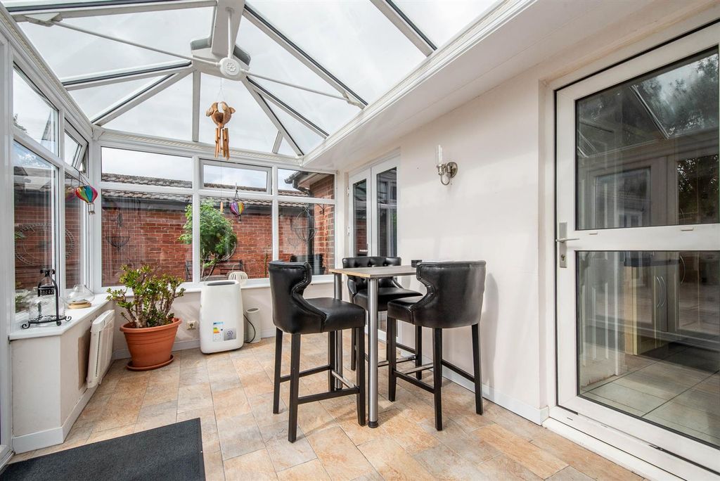 Property photo 3 of 22 Conservatory