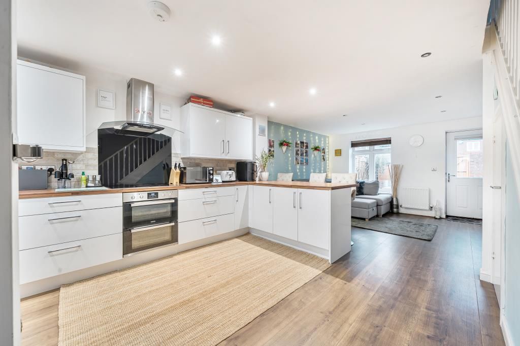 Property photo 3 of 20 Kitchen