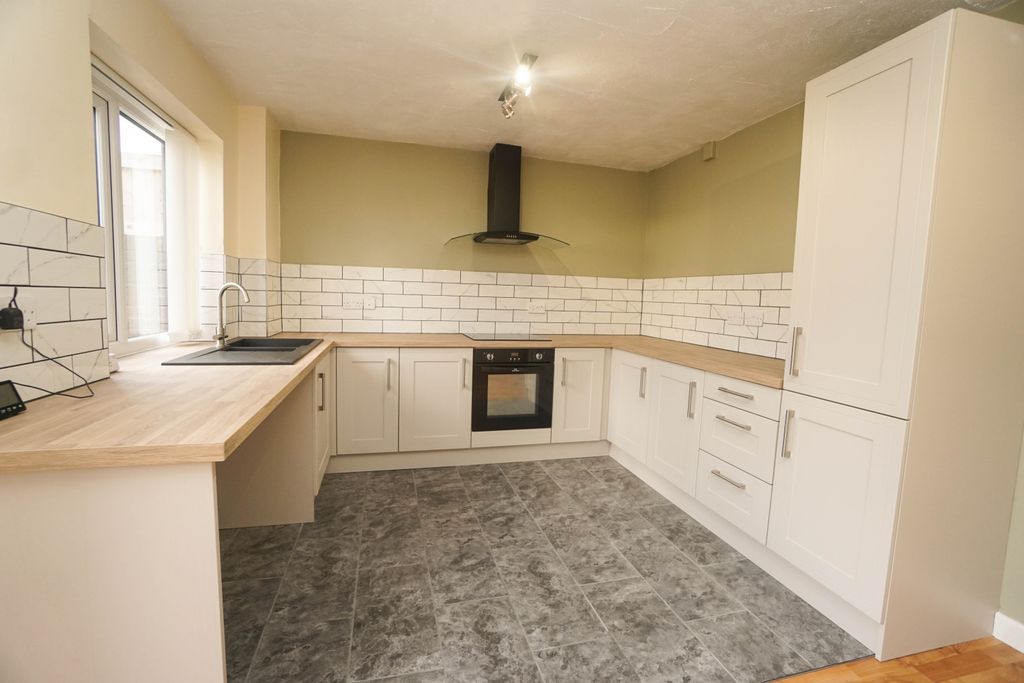 Property photo 2 of 17 Photo 31