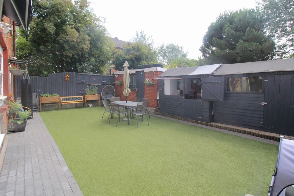 Property photo 2 of 15 Garden