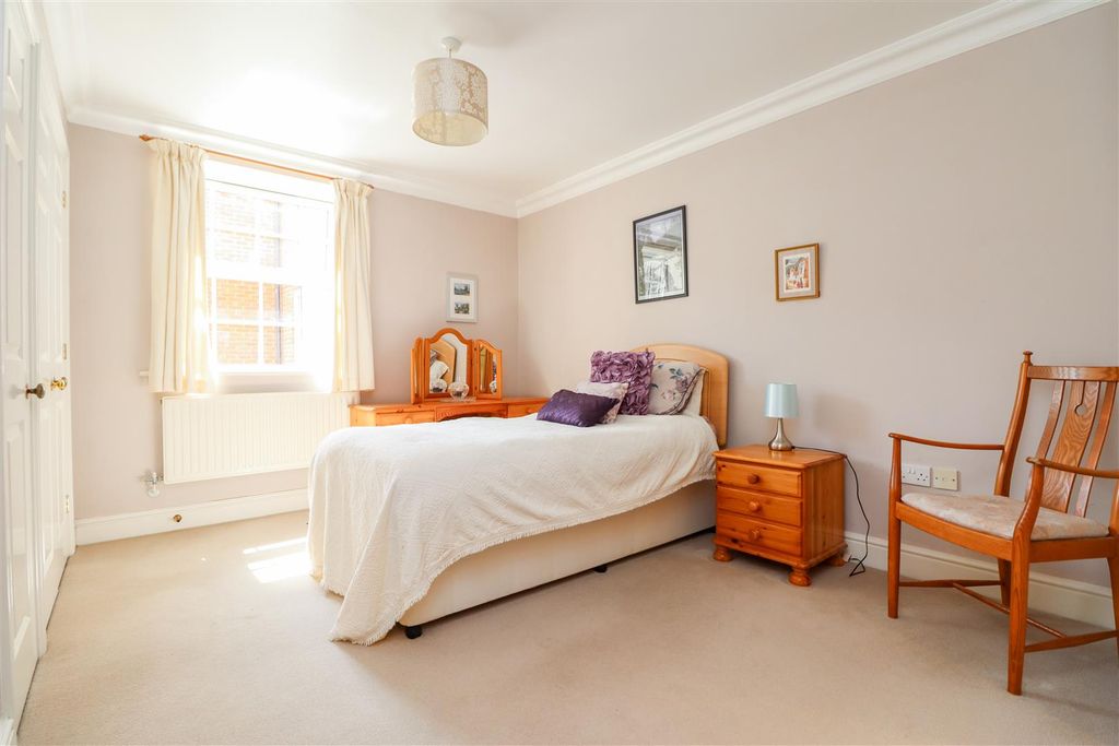 Additional image 14 of 2 bed flat for salePotters Place, Horsham RH12