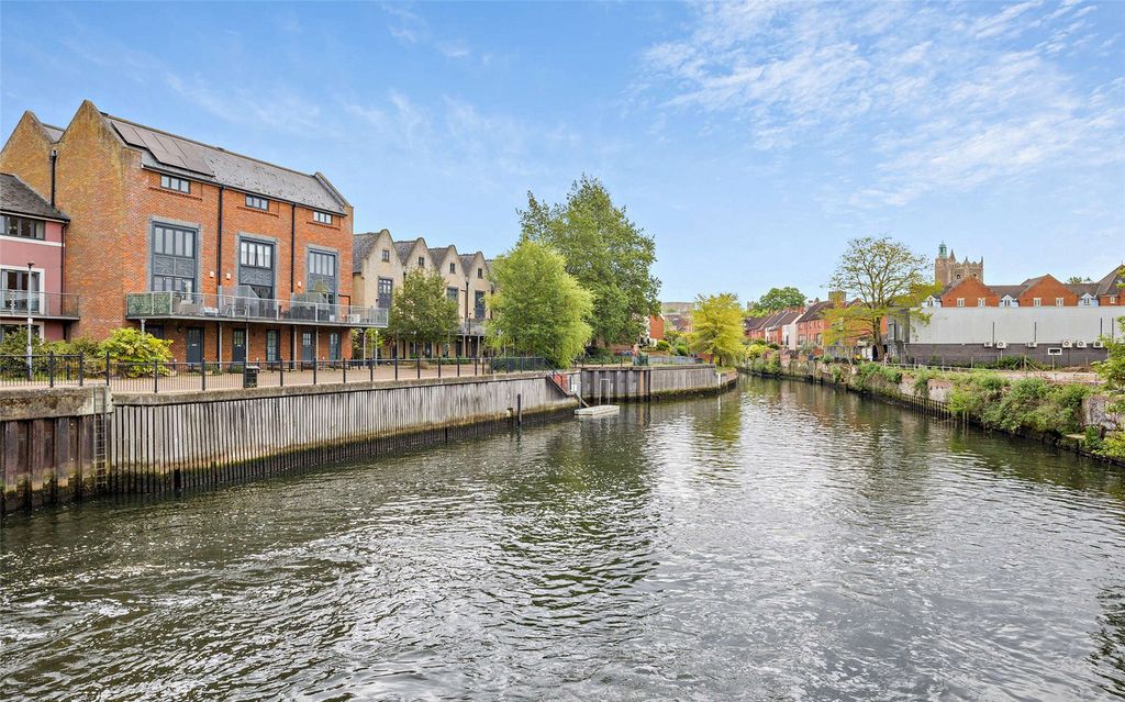 Property photo 2 of 23 Riverside