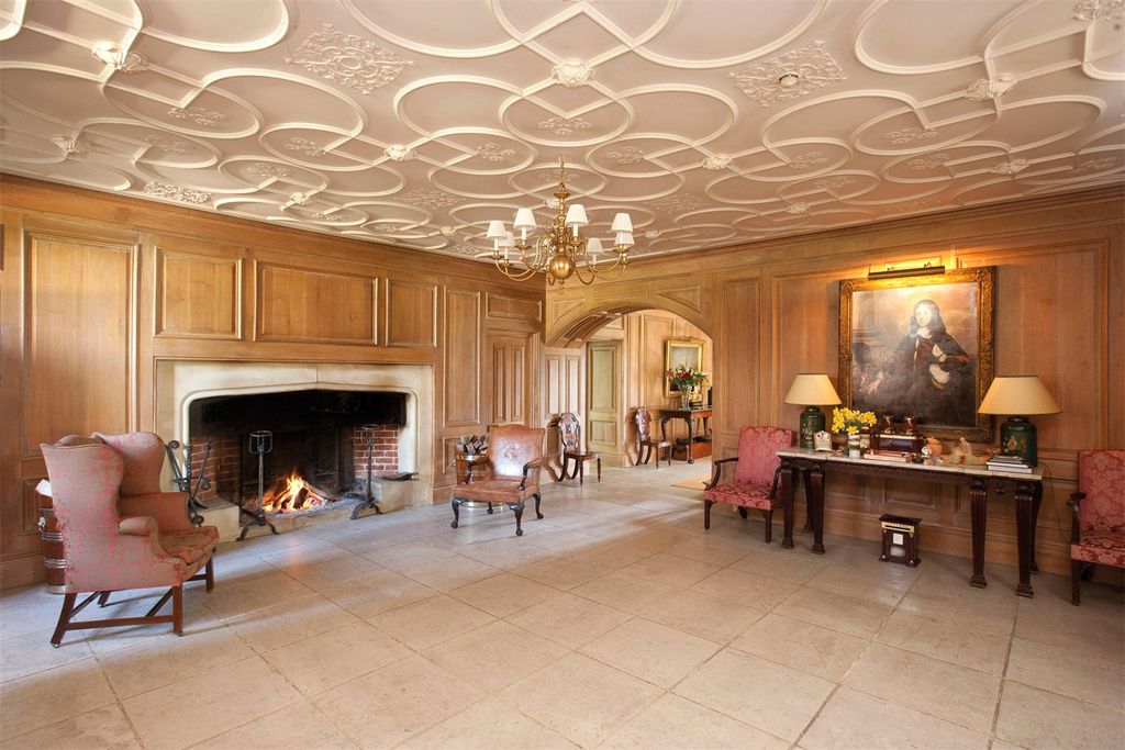 Property photo 2 of 27 Entrance Hall