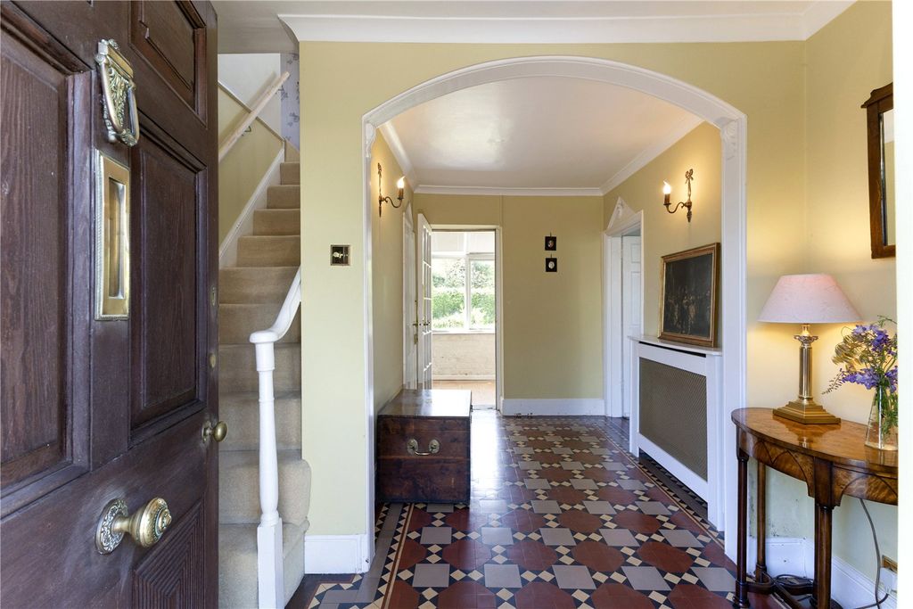 Property photo 2 of 16 Entrance Hall