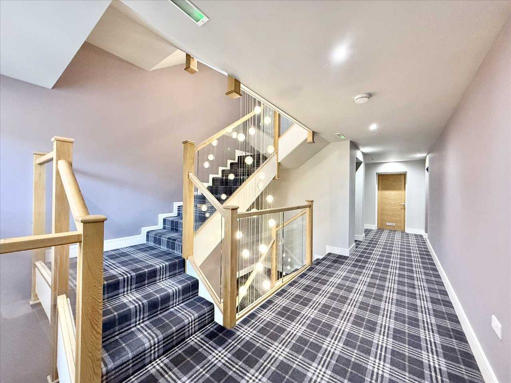 Property photo 2 of 25