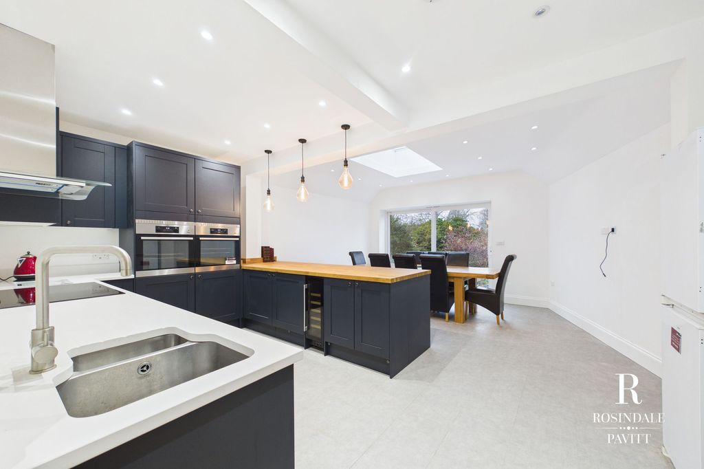 Property photo 3 of 31